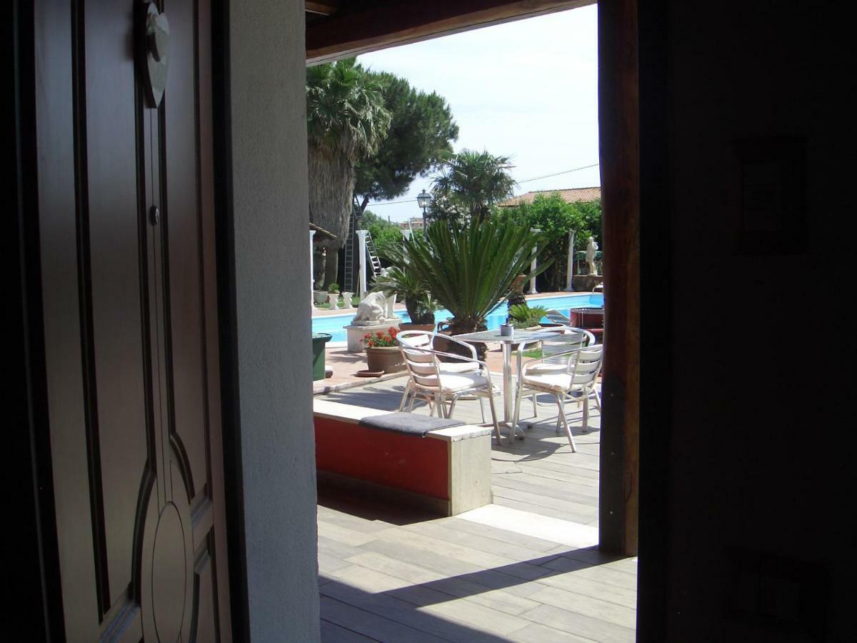 L'Oasi Di Ambra Hotel Ardea Ngoại thất bức ảnh