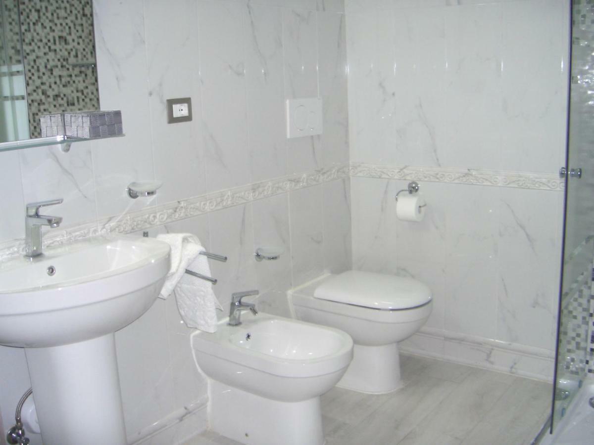L'Oasi Di Ambra Hotel Ardea Ngoại thất bức ảnh