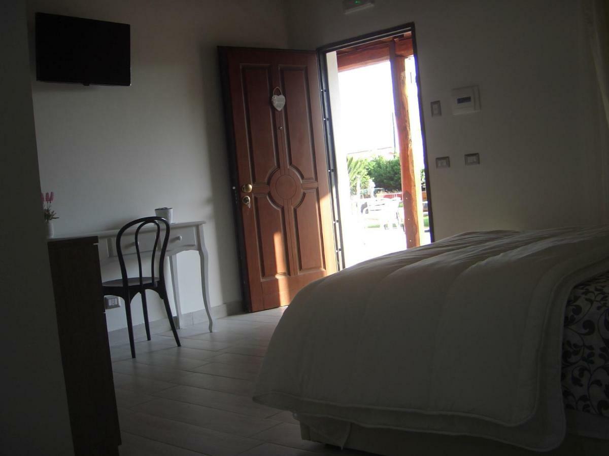L'Oasi Di Ambra Hotel Ardea Ngoại thất bức ảnh